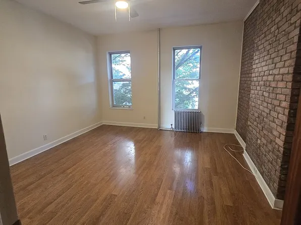 3284 30th St APT 3L, Astoria, NY 11106