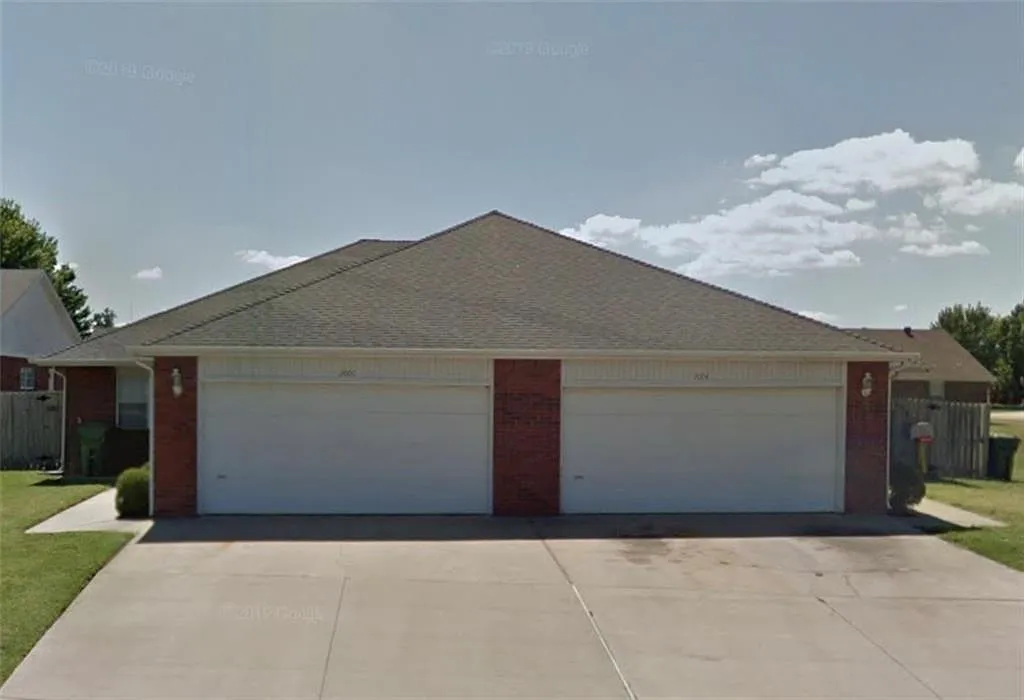 3 bed, 2.5 bath, 1435 sqft, $1,500 — Photo 1