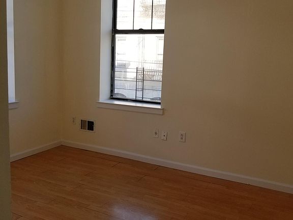 2nd image of 660 Bay St Ste 3
