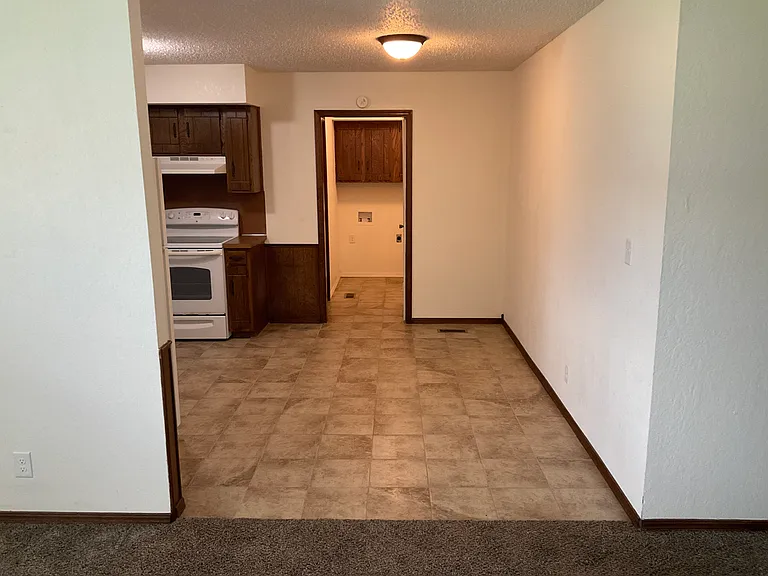 1106 Hillside Dr — Photo 11