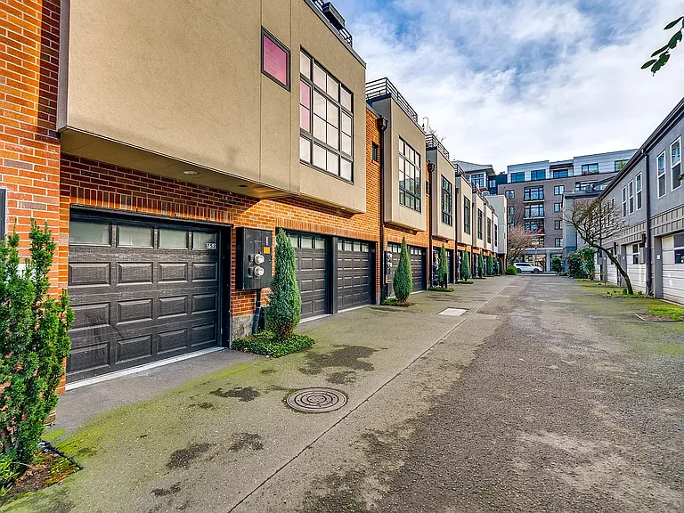 752 NW 12th Ave — Photo 43