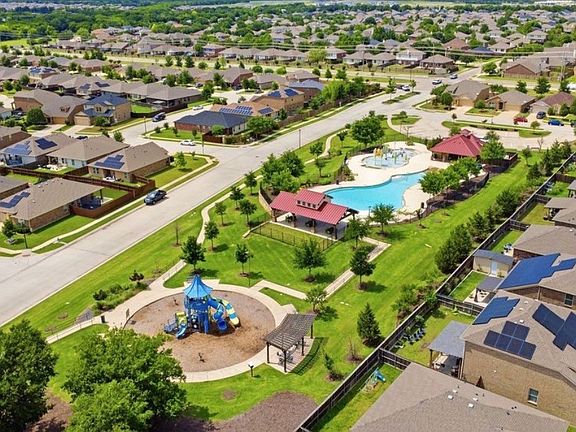 2nd image of 900 Sapphire Dr