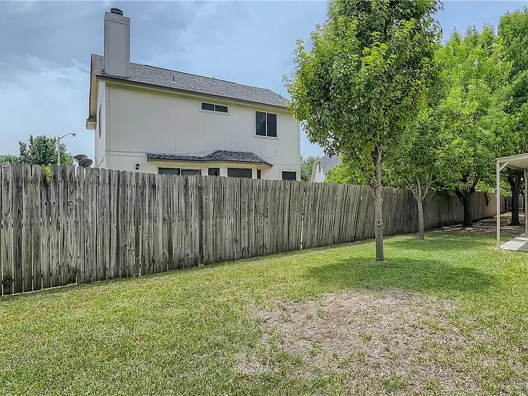 102 Osage Ct — Photo 30