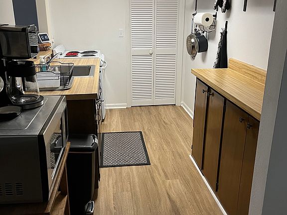 4th image of 3752 Donovan Dr #C