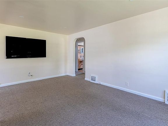 5th image of 1705 Kensington Ave