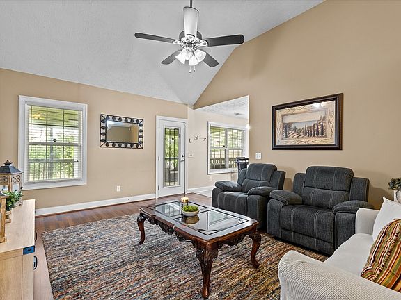 4th image of 7841 Ellen Dr