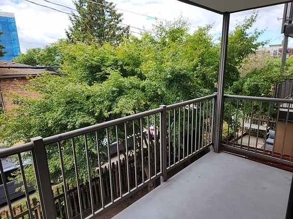 2nd image of 2210 Franklin Ave E APT 201
