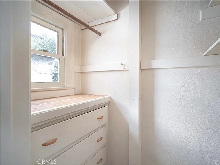 2421 N Heliotrope Dr — Photo 23