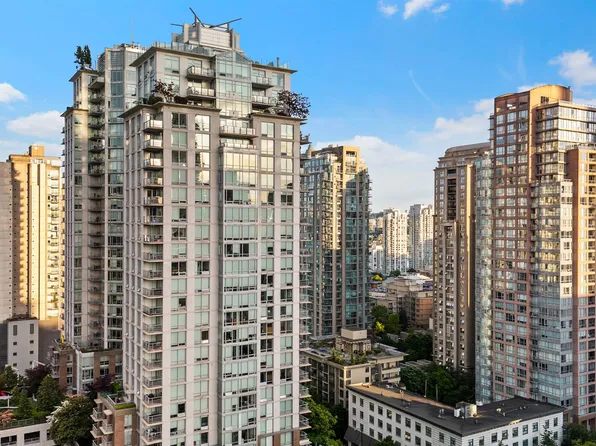 565 Smithe St #2504, Vancouver, BC V6B 0E4