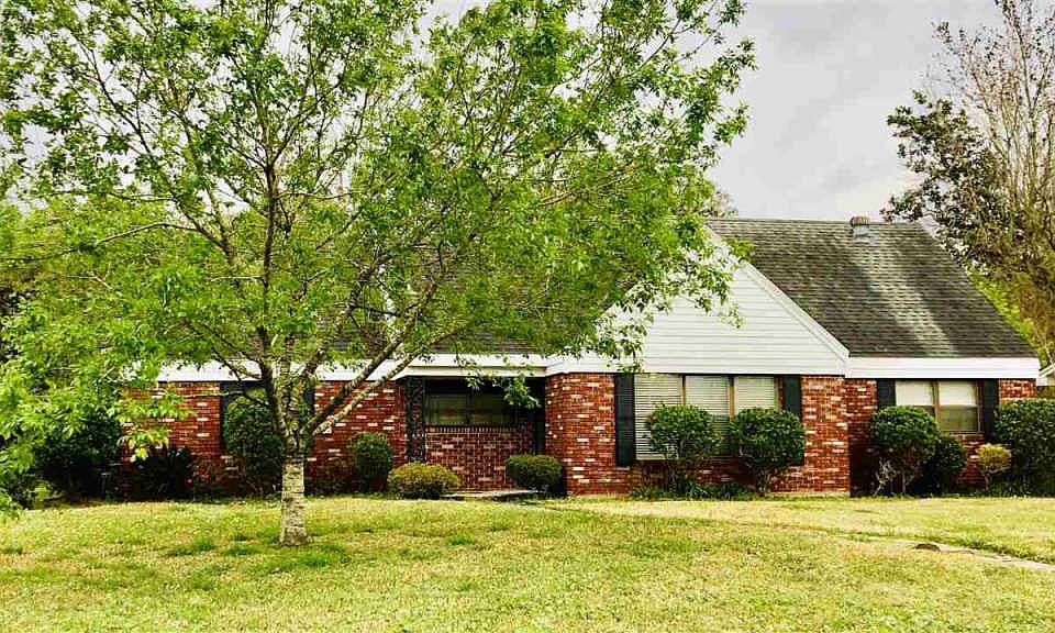 1st image of 3860 Cecil Dr