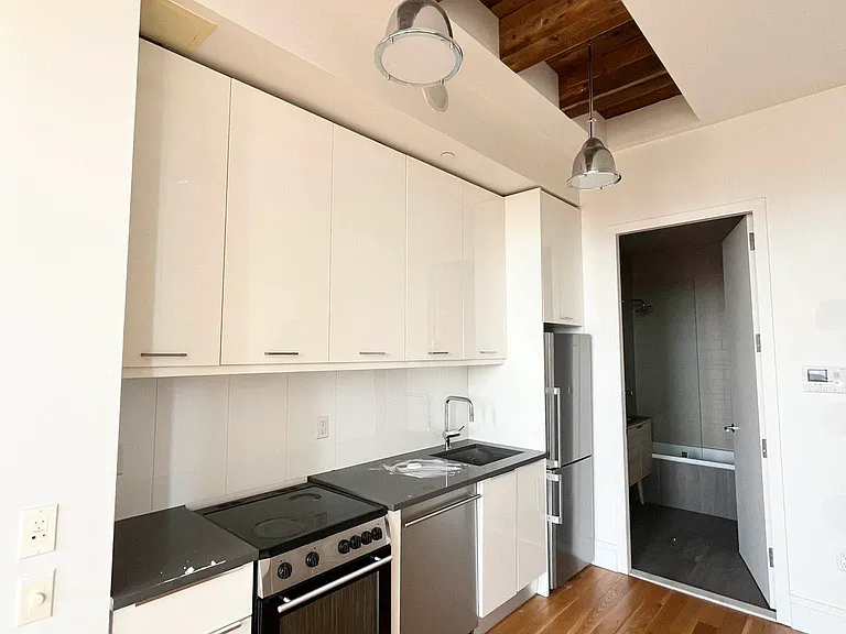 17 Monitor St #4O — Photo 7