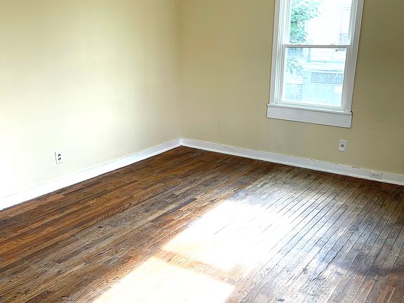4th image of 211 Edgemont Dr