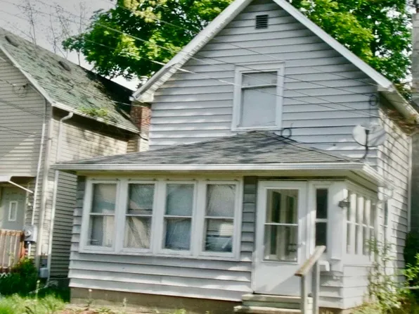 1021 Hickory St, Lansing, MI 48912