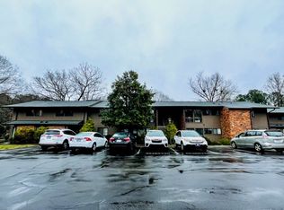 104 Oak Tree Dr, Chapel Hill, NC 27517