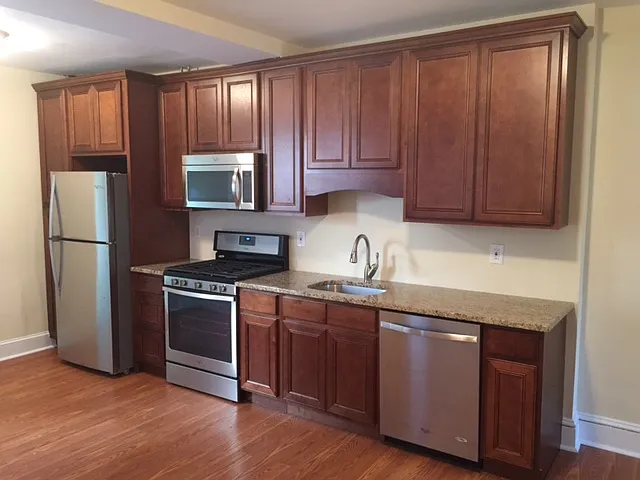 3 bed, 1.5 bath, 1120 sqft, $4,700 — Photo 3