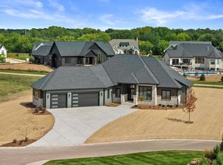 4077 Hawthorn Farm Ct, Nashotah, WI 53058