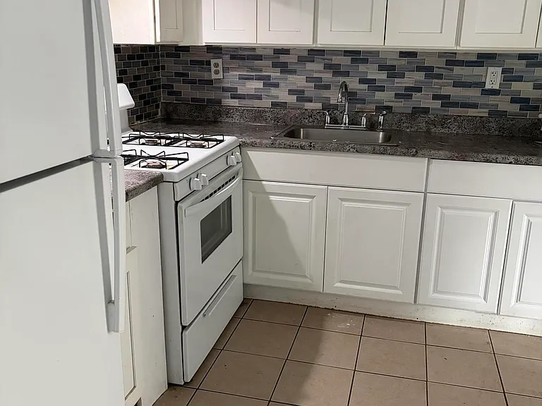 81 Schooner Ave — Photo 2