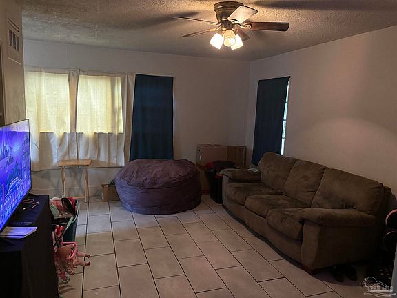4th image of 3240 Torres Ave