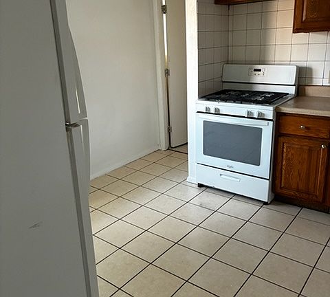 3rd image of 1633 Superior St #7