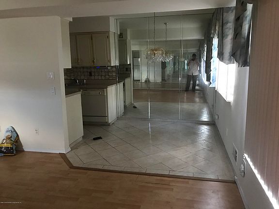 4th image of 693A Barlow Ave