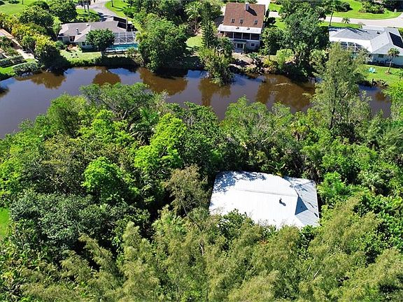 3rd image of 9416 Beverly Ln