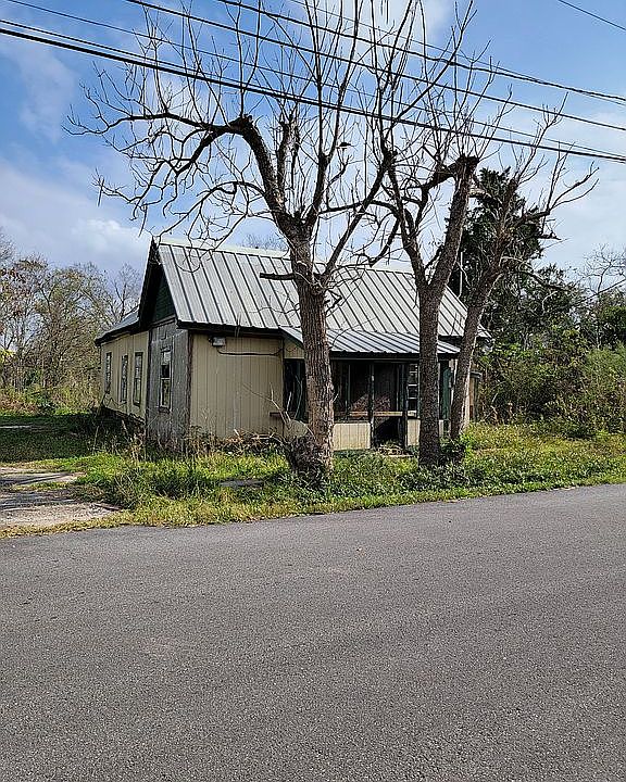 2nd image of 513 College St