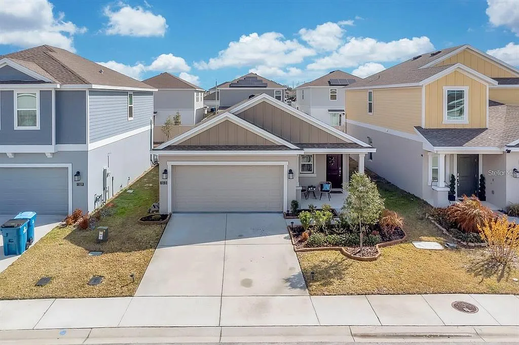 3 bed, 2.0 bath, 1469 sqft, $2,200 — Photo 1