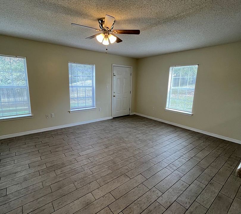 1st image of 204 Johnson Ct