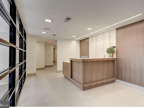 3rd image of 1411 Key Blvd Unit 406