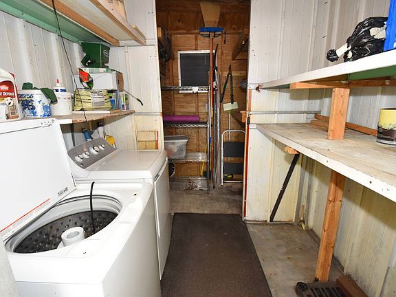 5th image of 121 Redwood Ln