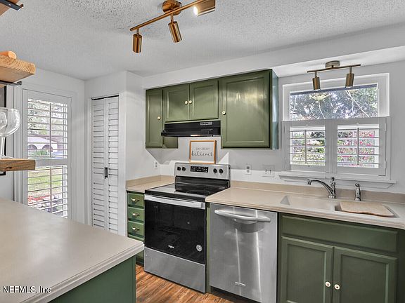 3rd image of 6674 ALISMA Lane