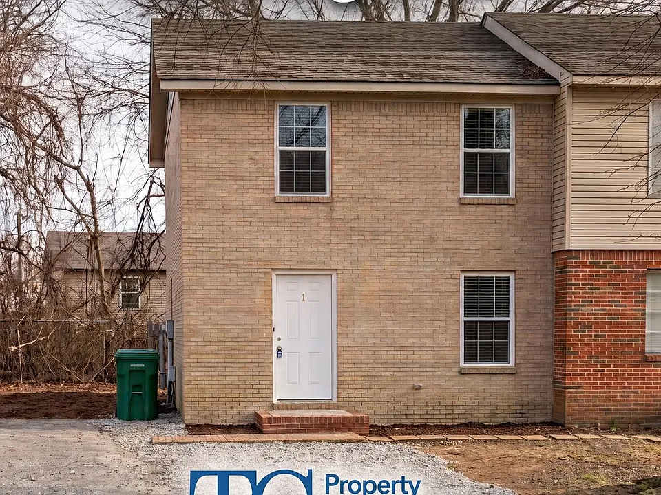40 Carolane Dr