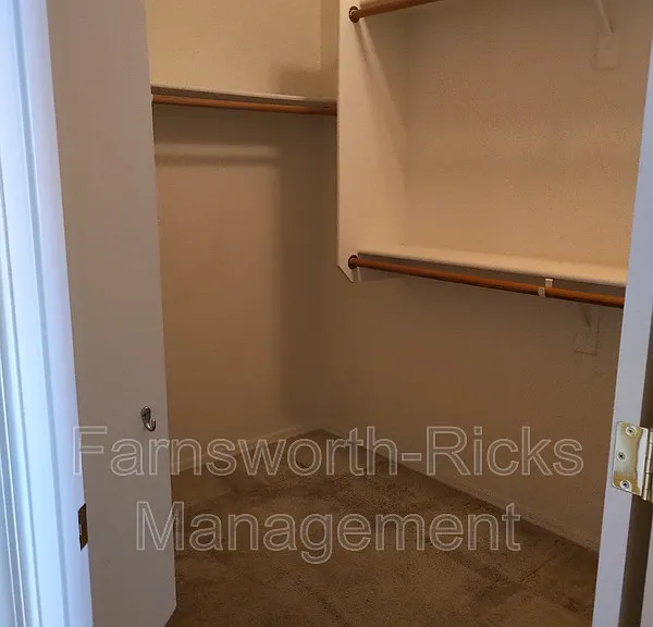 1154 E Locust Dr — Photo 14