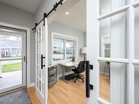 4th image of 9 Longwood Ln #9