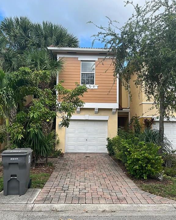 1st image of 864 Pipers Cay Dr #864