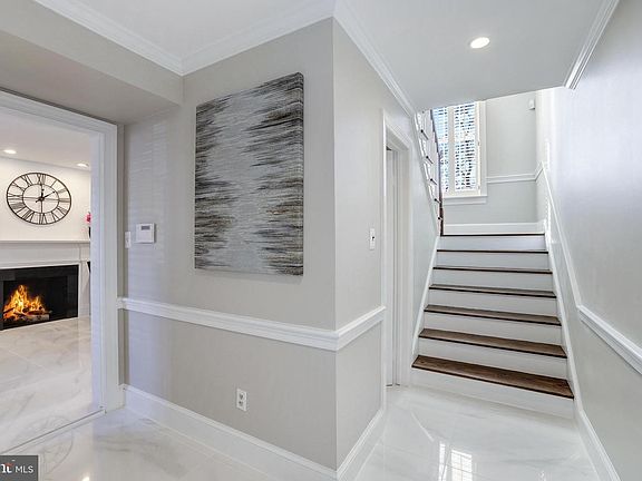 3rd image of 214 N Columbus St