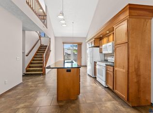 2811 E Fieldstone Pl, Sioux Falls, SD 57108