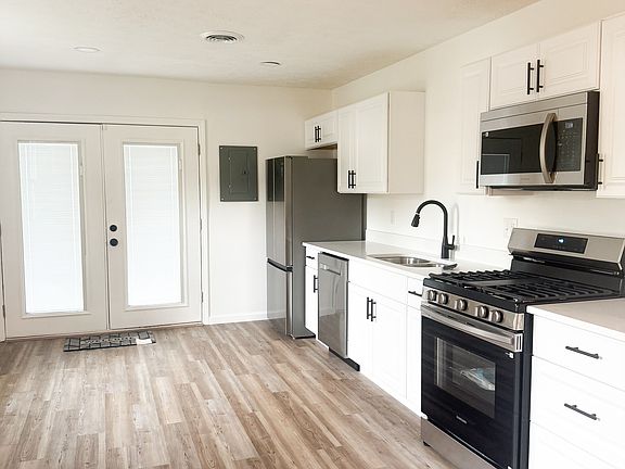 4th image of 4927 Diana Dr