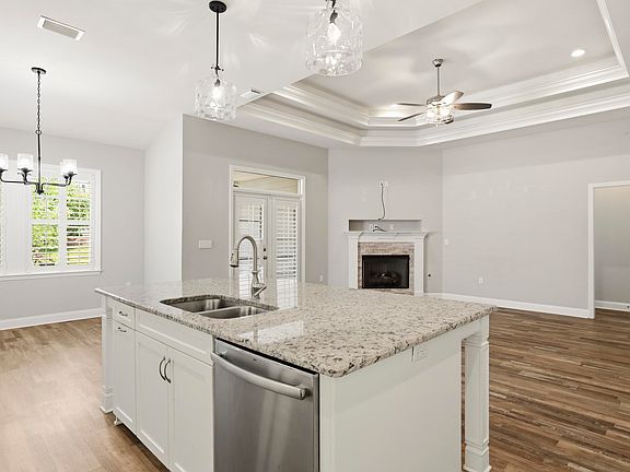 4th image of 2552 Mount Vernon Ln