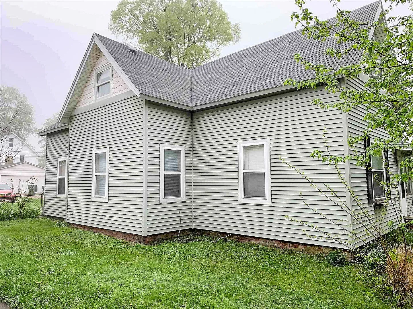 Large, 4 Bedroom Unit, near many activities and outdoor entertainment, Close to Campus — Photo 4