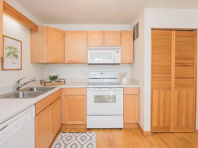 930 NW Naito Pkwy #K14 — Photo 4