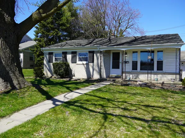 4625 Auburn Rd, Shelby Township, MI 48317