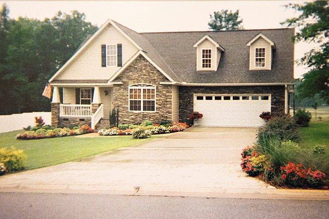 1st image of 104 Clegg Ct