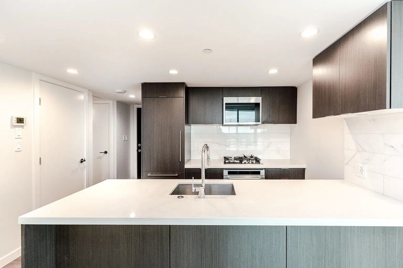 1 bed, 550 sqft, $2,100 — Photo 3