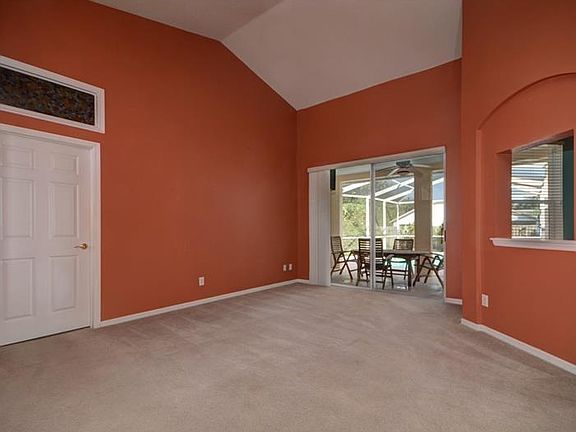 4th image of 9616 Glenox Ln