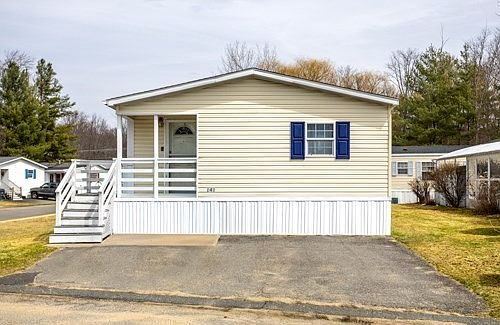 2nd image of 556 Central St #141