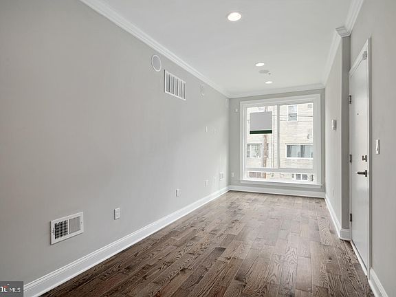 5th image of 1922 S Lambert St Unit 1