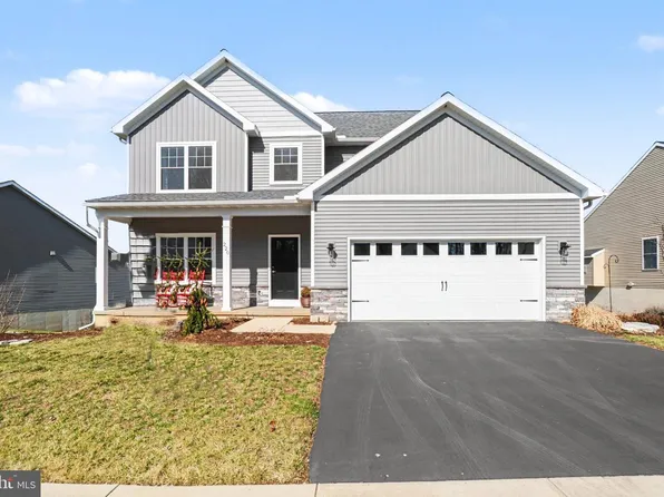 220 Pebble Dr, Elizabethtown, PA 17022