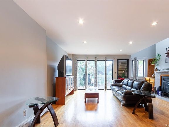 5th image of 3 Briarcliff Dr S APT 37
