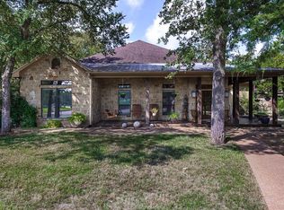 1114 Honeysuckle Ln, Caldwell, TX 77836